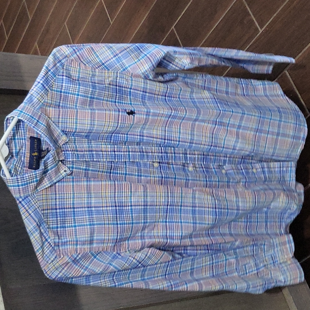 Boys shirt size 18/20.